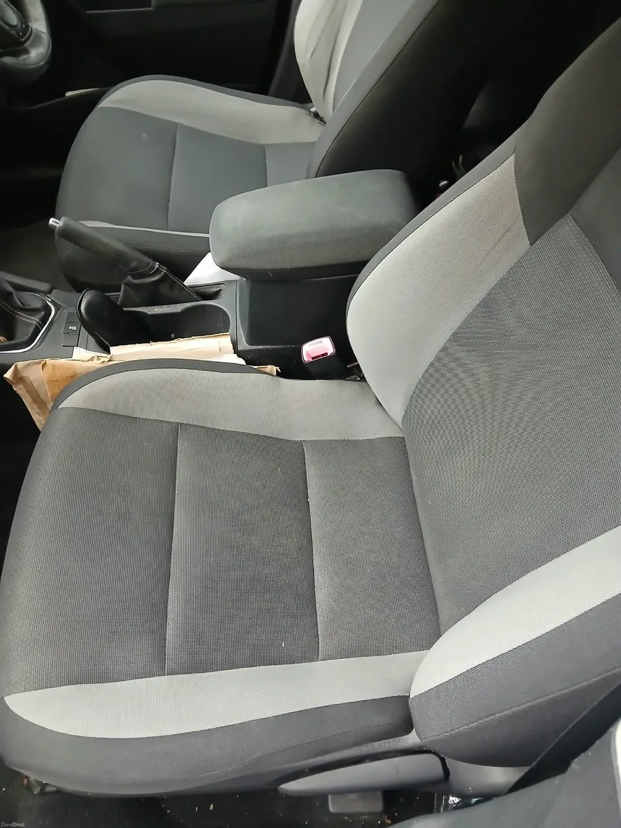 Toyota Auris 2016 Car/Van - Image 6