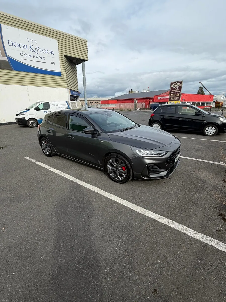 2025 Ford Focus ST Line - Image 5