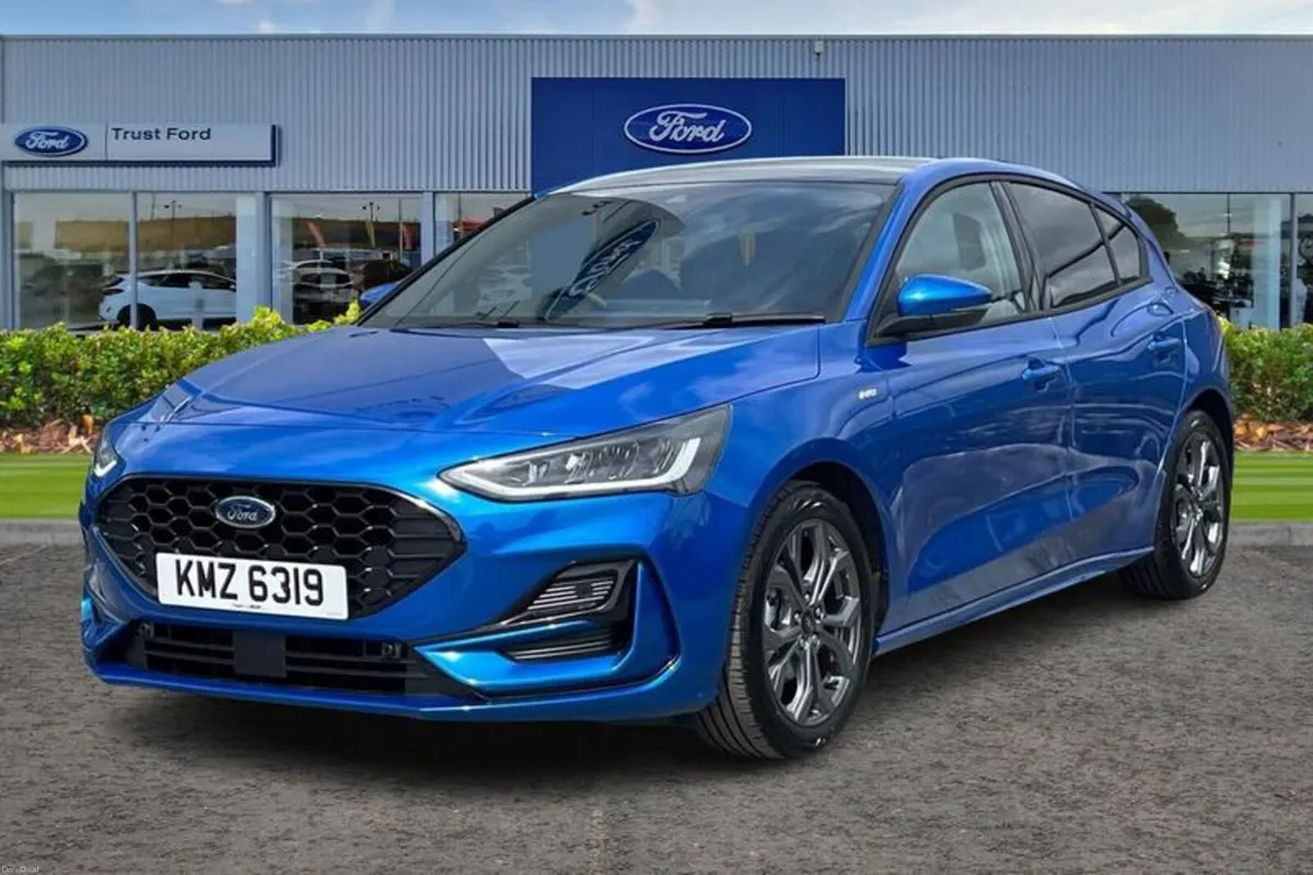 Ford Focus 1.0 EcoBoost Hybrid mHEV ST-Line 5dr ** - Image 5