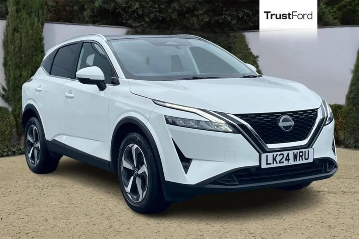 Nissan Qashqai 1.3 DiG-T MH N-Connecta [Glass Roof - Image 1