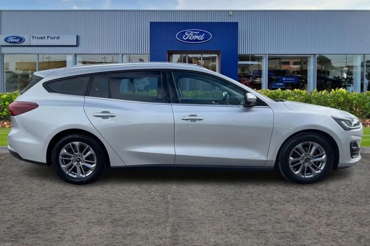 Ford Focus 1.5 EcoBlue Titanium Style 5dr - Image 3