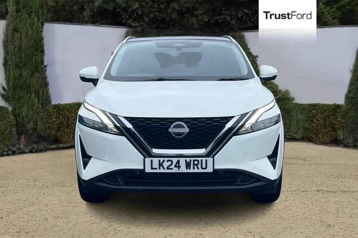 Nissan Qashqai 1.3 DiG-T MH N-Connecta [Glass Roof - Image 6