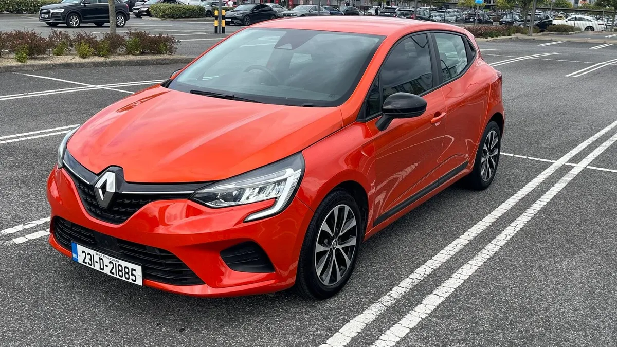 2023 Renault Clio - Image 2