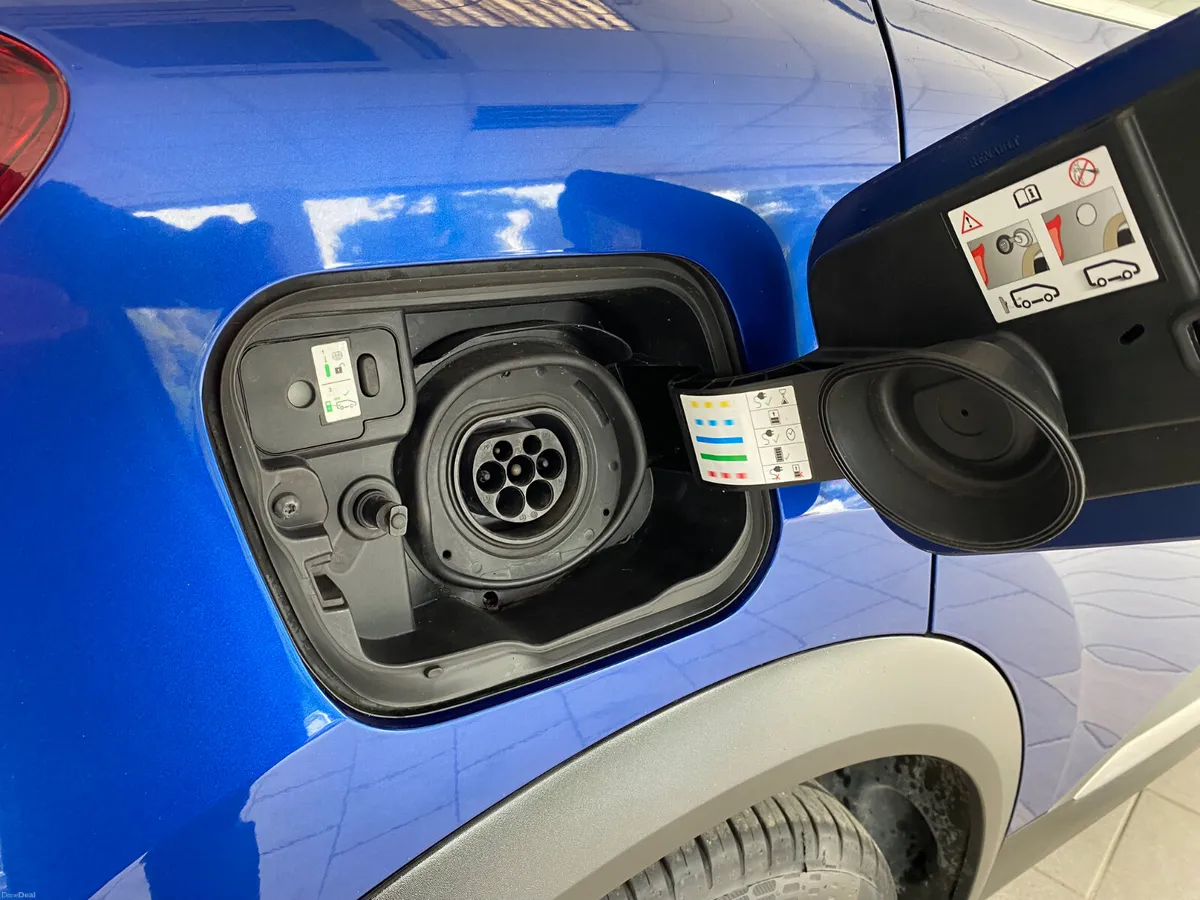 2021 Renault Captur E-TECH Plug-in 160 Auto - Image 6