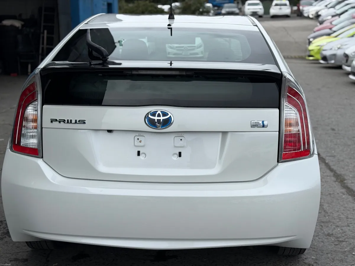 2015 TOYOTA PRIUS HYBRID AUTO/ Apple car play - Image 5