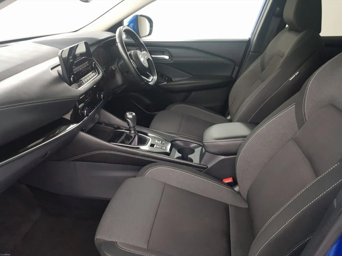 Nissan Qashqai 1.3 PET MILD HYBRID SV PREMIUM - Image 4