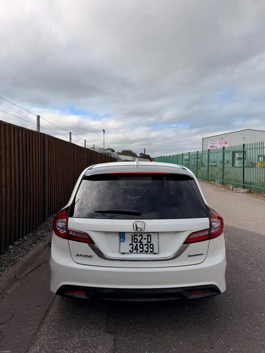 Honda jade Hybrid 6seater - Image 4