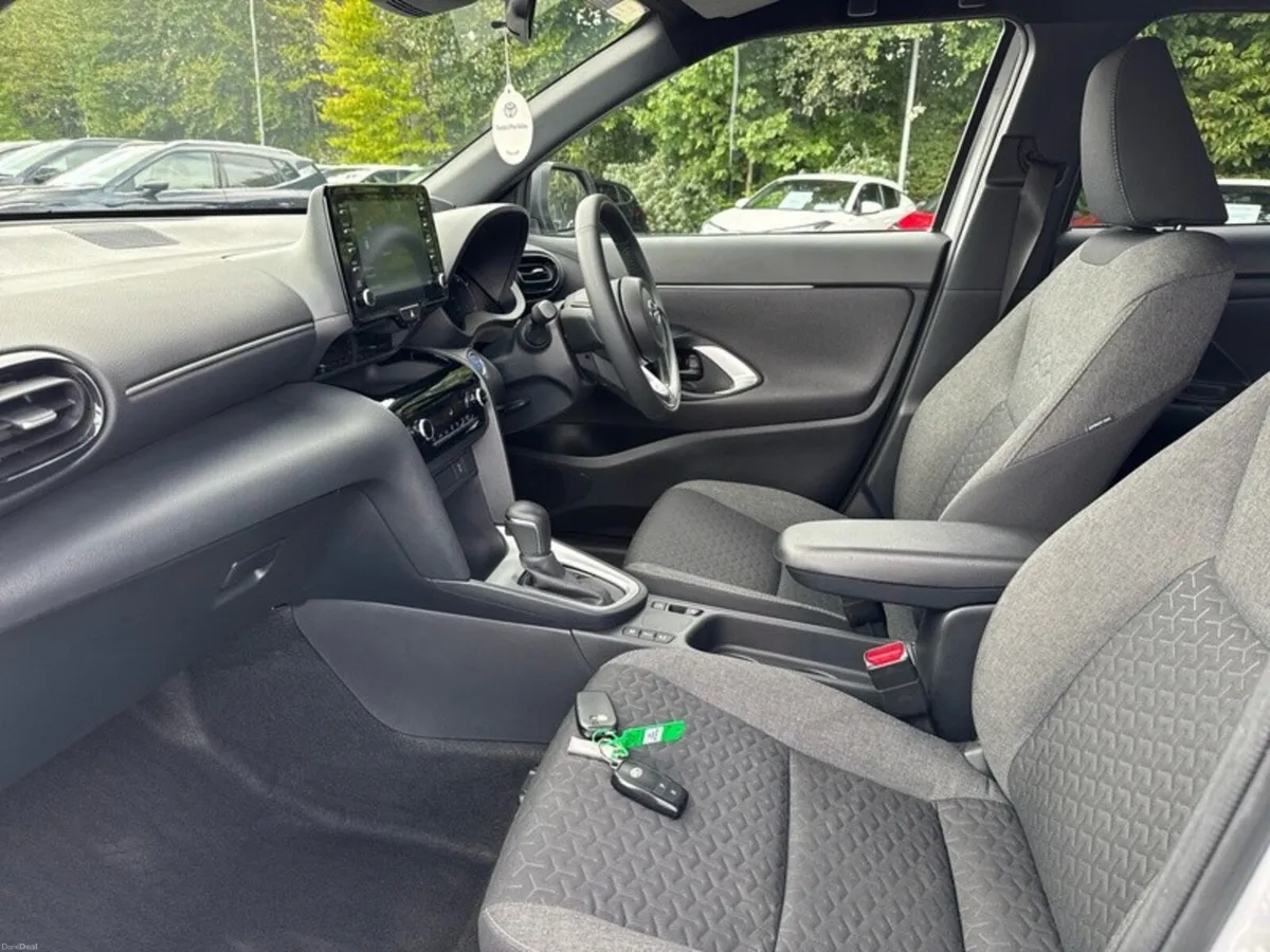 Toyota Yaris Cross YARIS CROSS HYBRID LUNA SPORT - Image 6