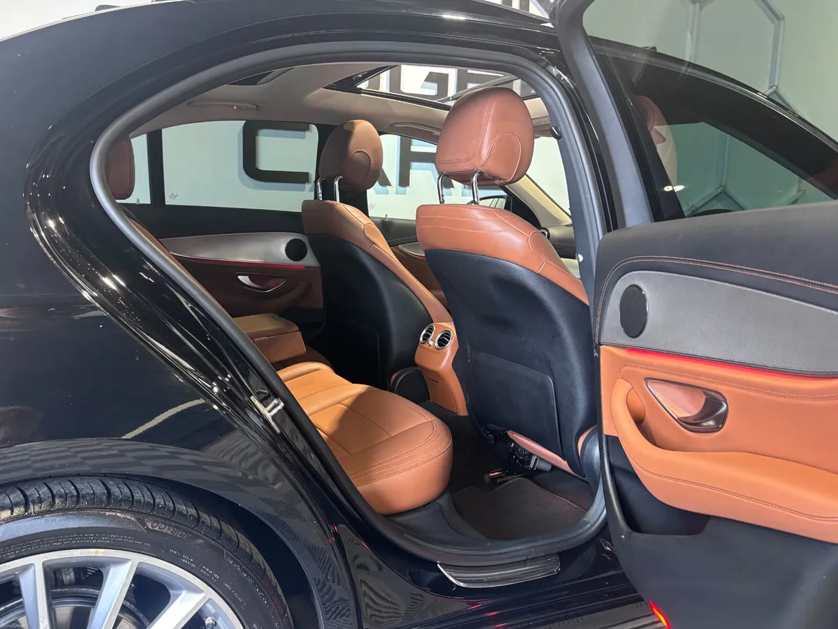 MERCEDES BENZ E220 D AMG LINE AUTO // PAN SUNROOF - Image 6