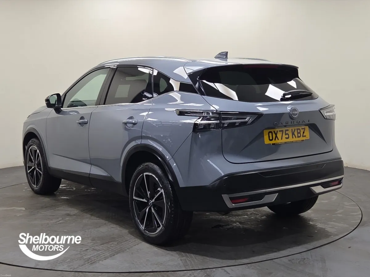 Nissan Qashqai 1.3 DiG-T MH Tekna 5dr - Image 2
