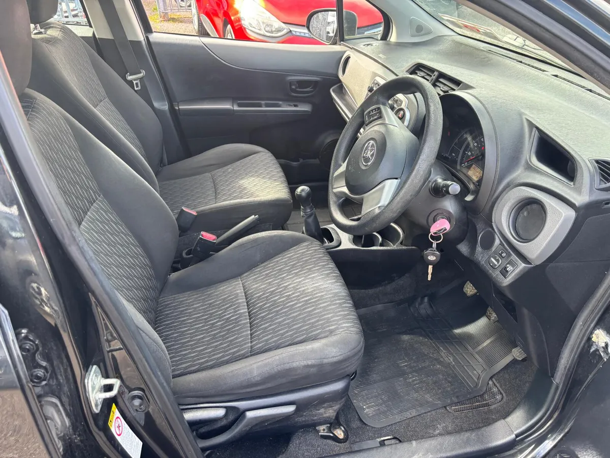 Toyota Yaris 2011  1.0 PETROL NEEDS CLUTCH - Image 2