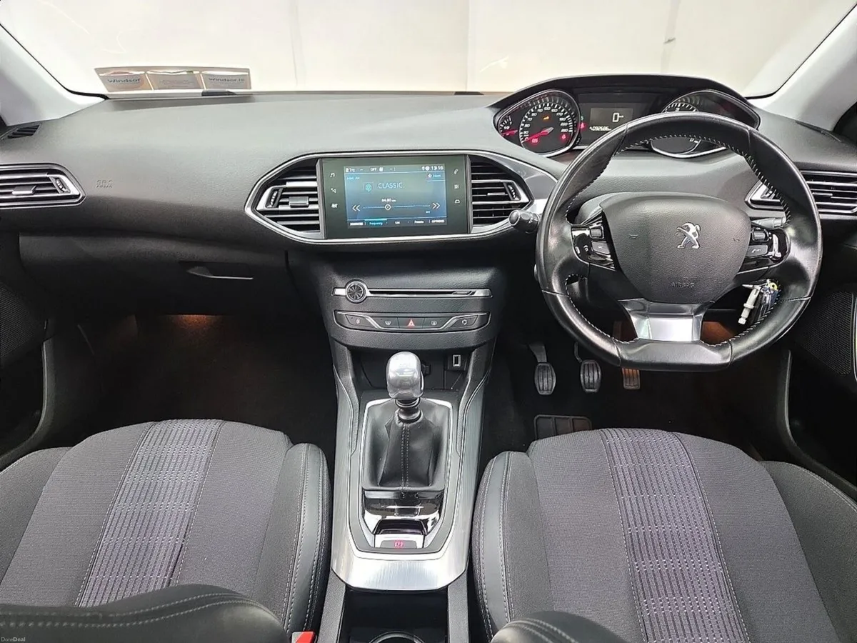 Peugeot 308 1.5 BlueHDi 100bhp Allure - Image 3