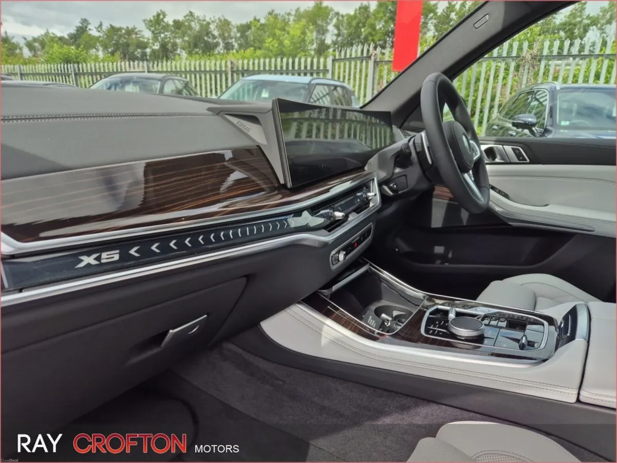 BMW X5 2025 xDrive50e M Sport - Image 6