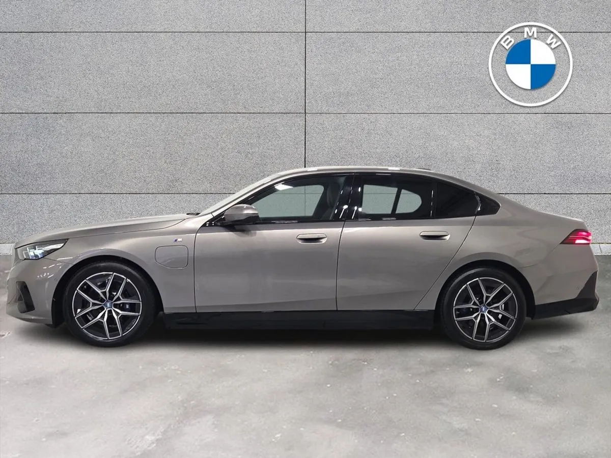 BMW 5-Series 530e M Sport Saloon - Image 3