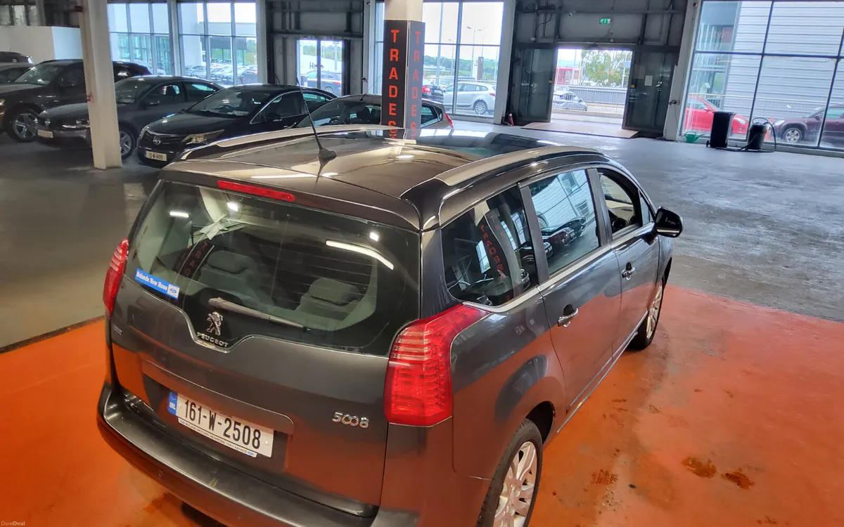 Peugeot 5008 2016 - Image 2
