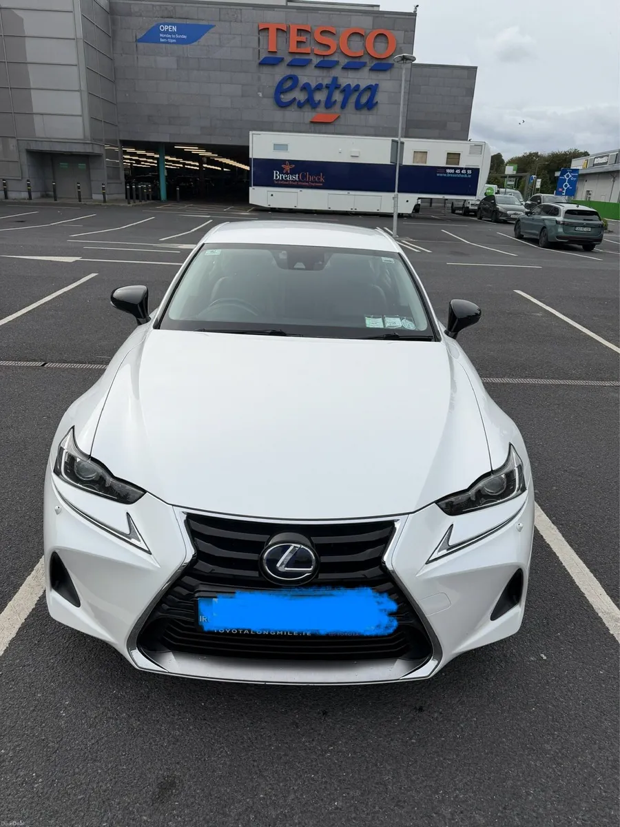 Lexus - Image 1