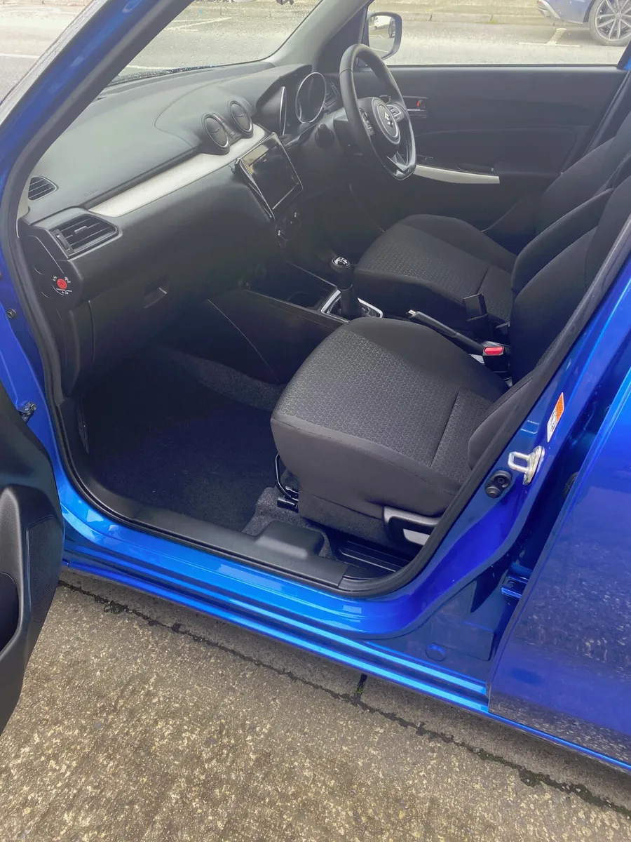 Suzuki Swift 1.2 HYBRID SZ-L 2023 - Image 6