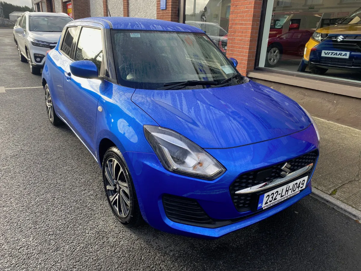 Suzuki Swift 1.2 HYBRID SZ-L 2023 - Image 2