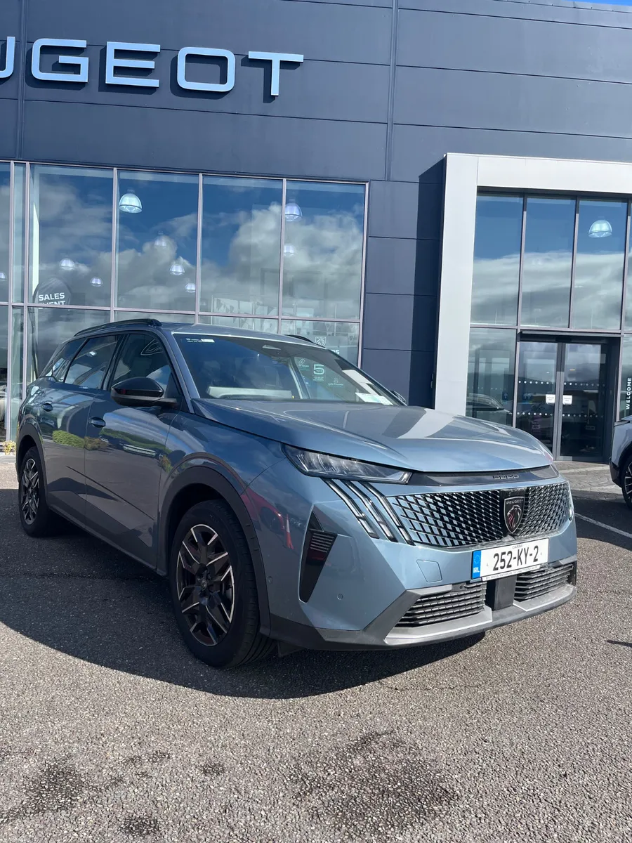 Peugeot 5008 2025 - Image 1