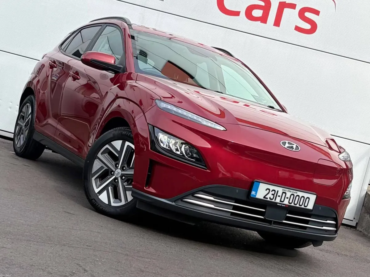 2023 Hyundai Kona Premium 64kwh, CarPlay, Camera - Image 4