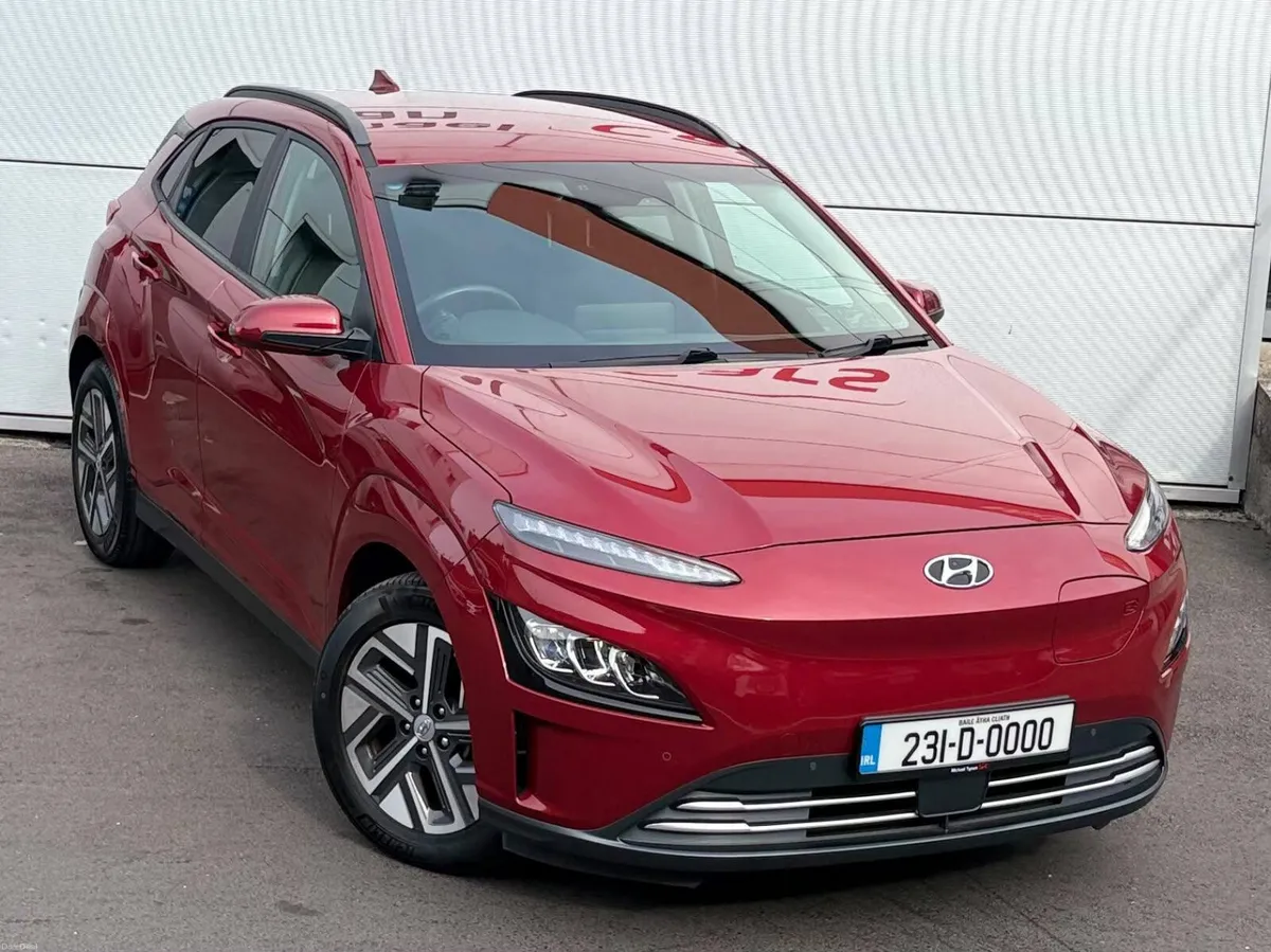 2023 Hyundai Kona Premium 64kwh, CarPlay, Camera - Image 3