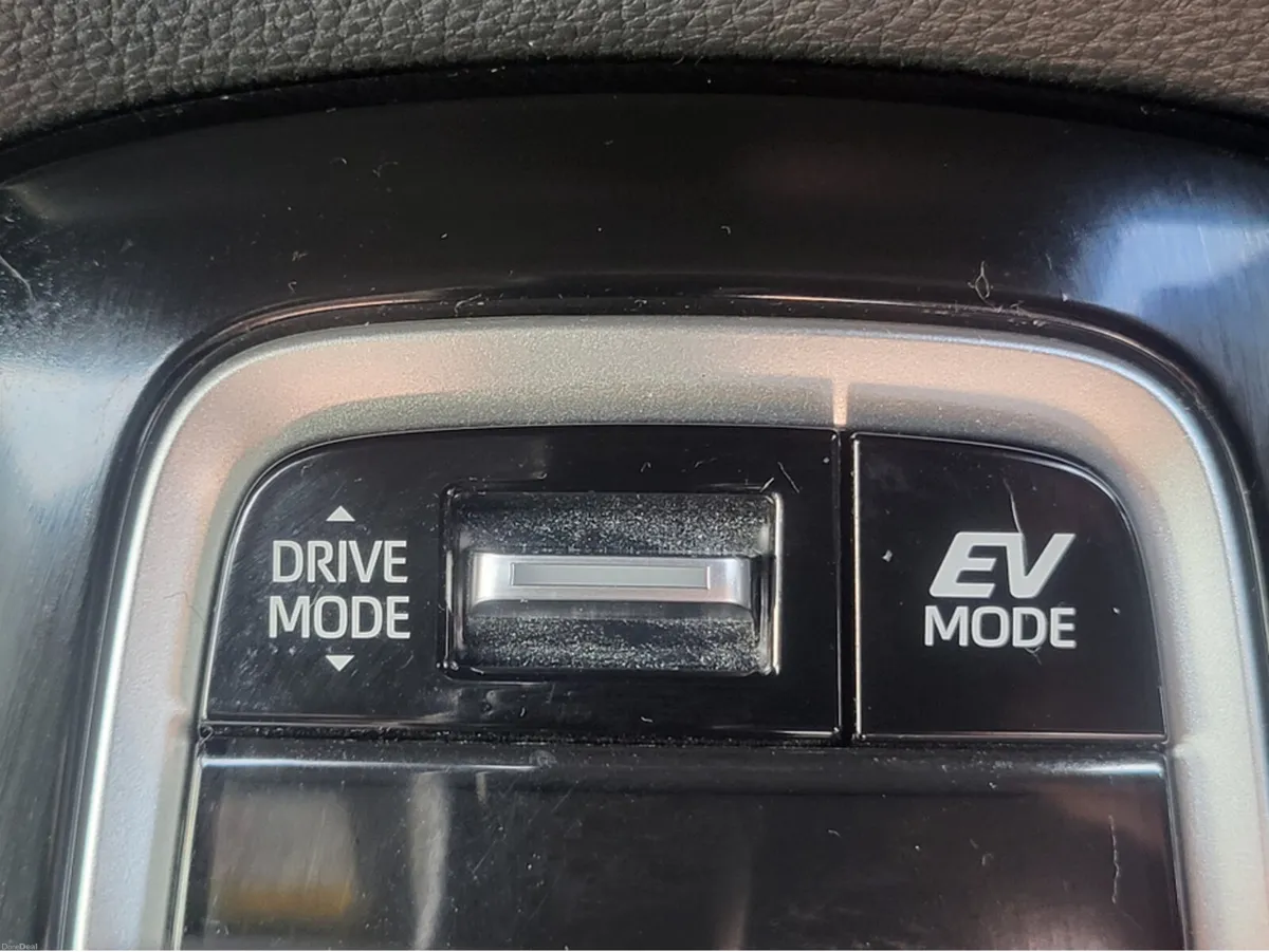Toyota Corolla SPORT 1.8 6AA-ZWE213H - Image 5