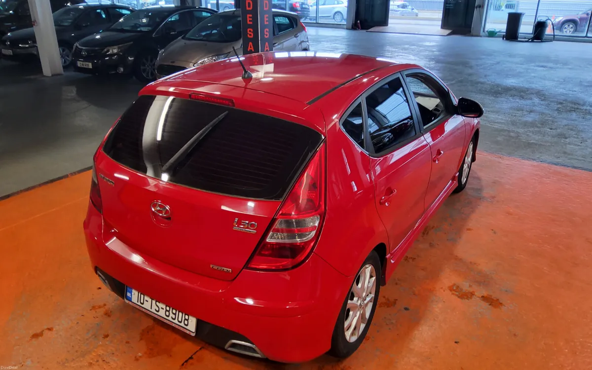Hyundai i30 2010 - Image 2