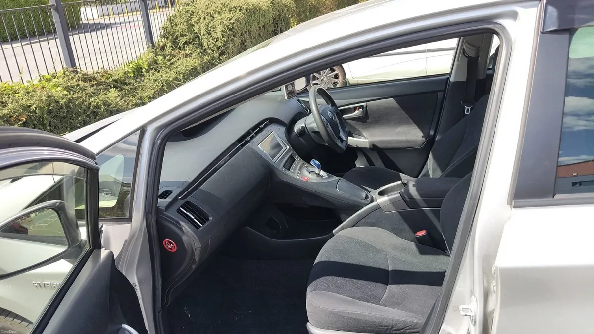 Toyota Prius 2015 "Fresh NCT till Nov 2027" - Image 2