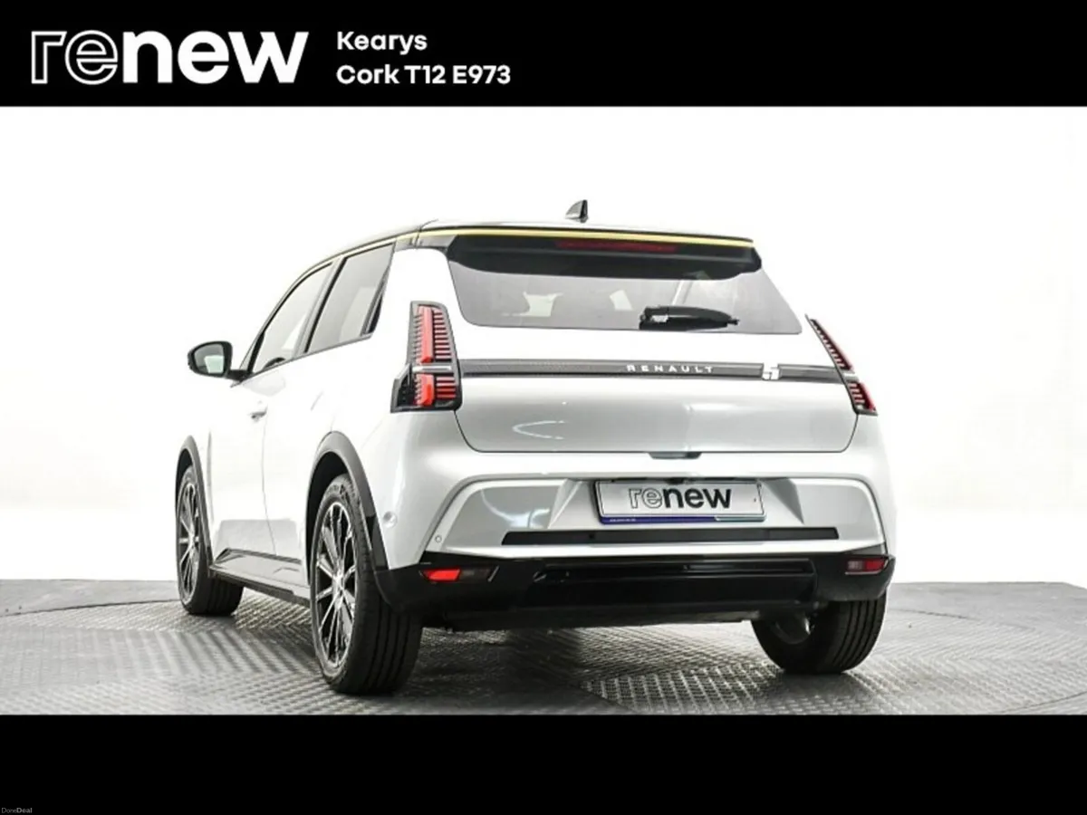 Renault 5 iconic 52kWh 150hp Demo - Image 3