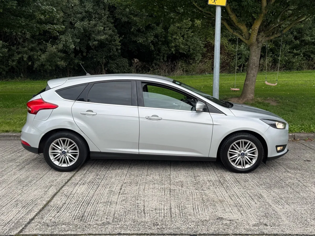Ford Focus AUTO NCT 4/28 / 90k kms - Image 5