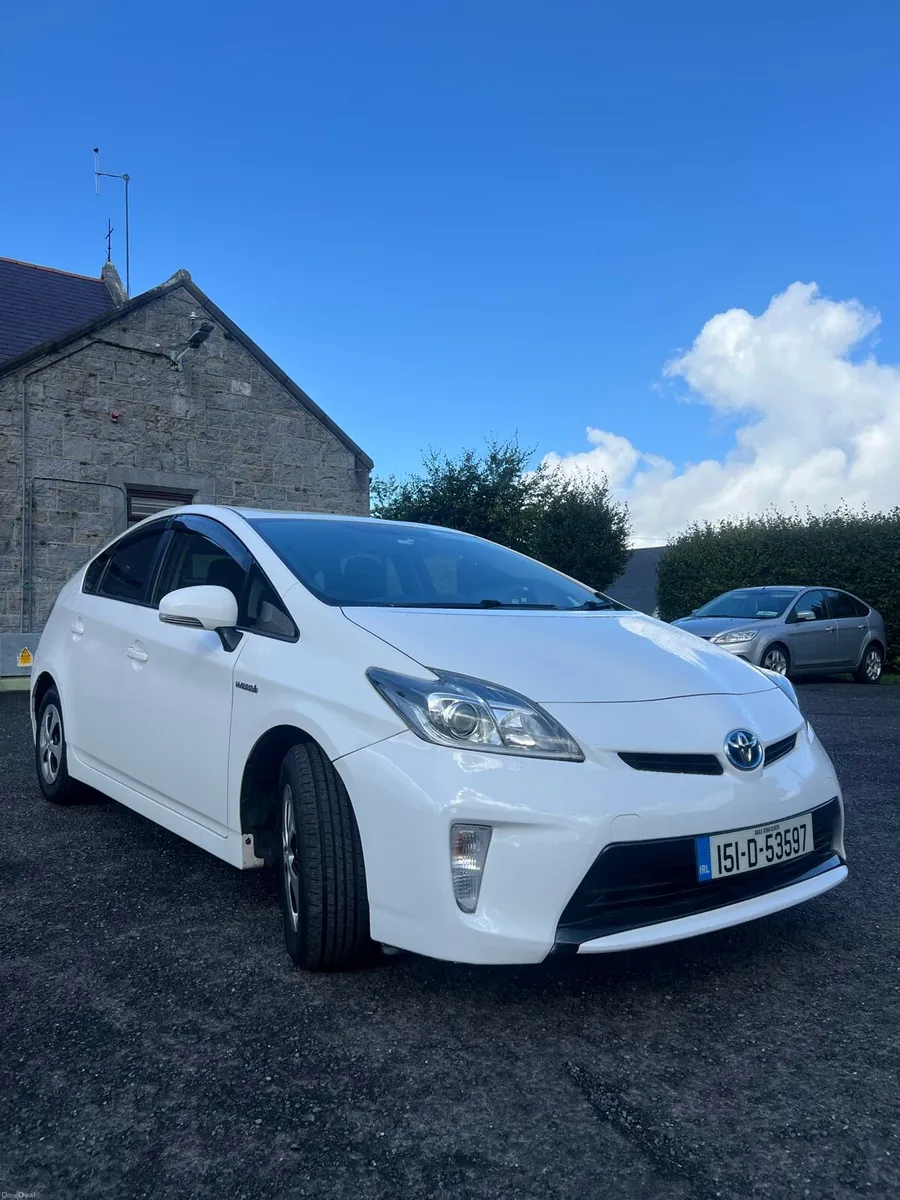 Toyota Prius 2015 - Image 2