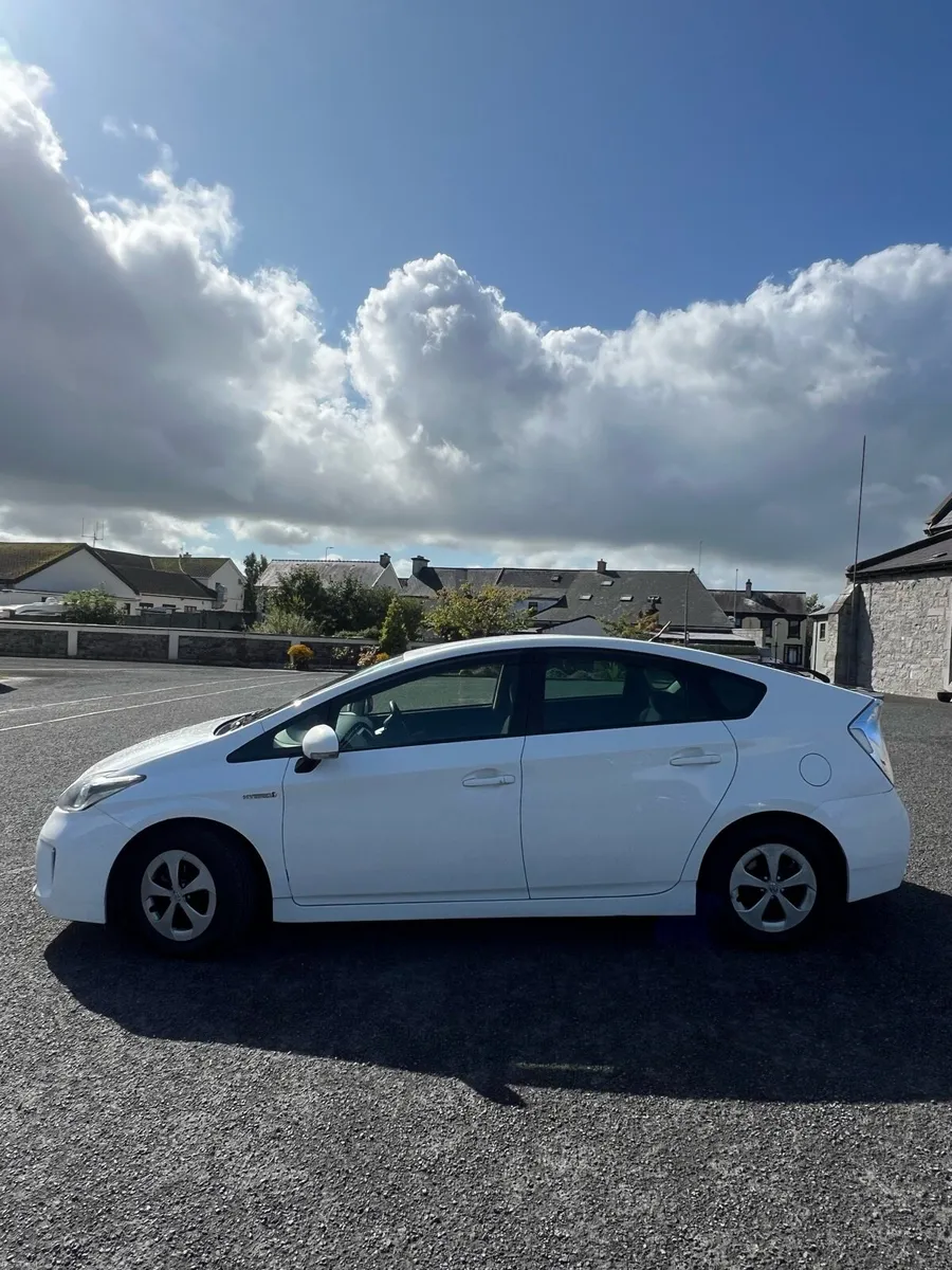 Toyota Prius 2015 - Image 3