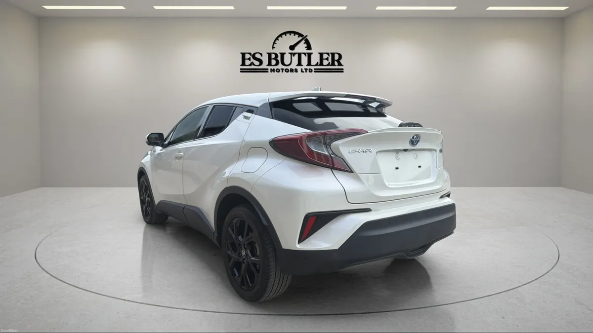 2019 Toyota CHR 1.8L AUTO PETROL HYBRID LUNA SPORT - Image 3