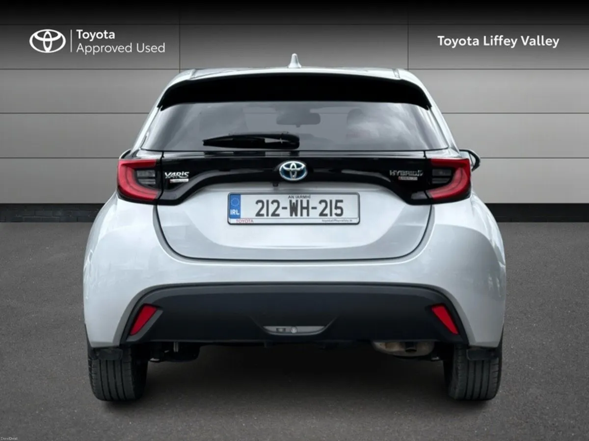 Toyota Yaris YARIS HYBRID LUNA SPORT - Image 4