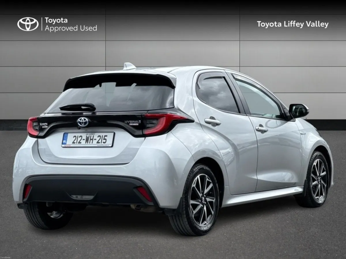 Toyota Yaris YARIS HYBRID LUNA SPORT - Image 2