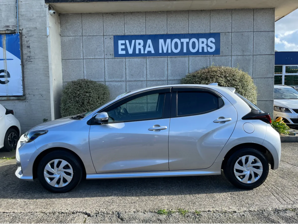 Toyota Yaris X HYBRID AUTOMATIC 1.5 PETROL //LOW M - Image 6