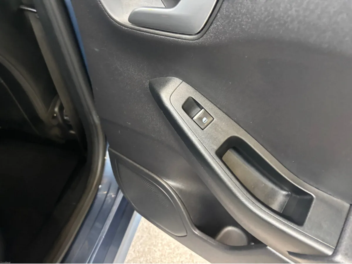 Ford Fiesta 1.0 ST-LINE X ED MHEV 1 TITANIUM 123PS - Image 5