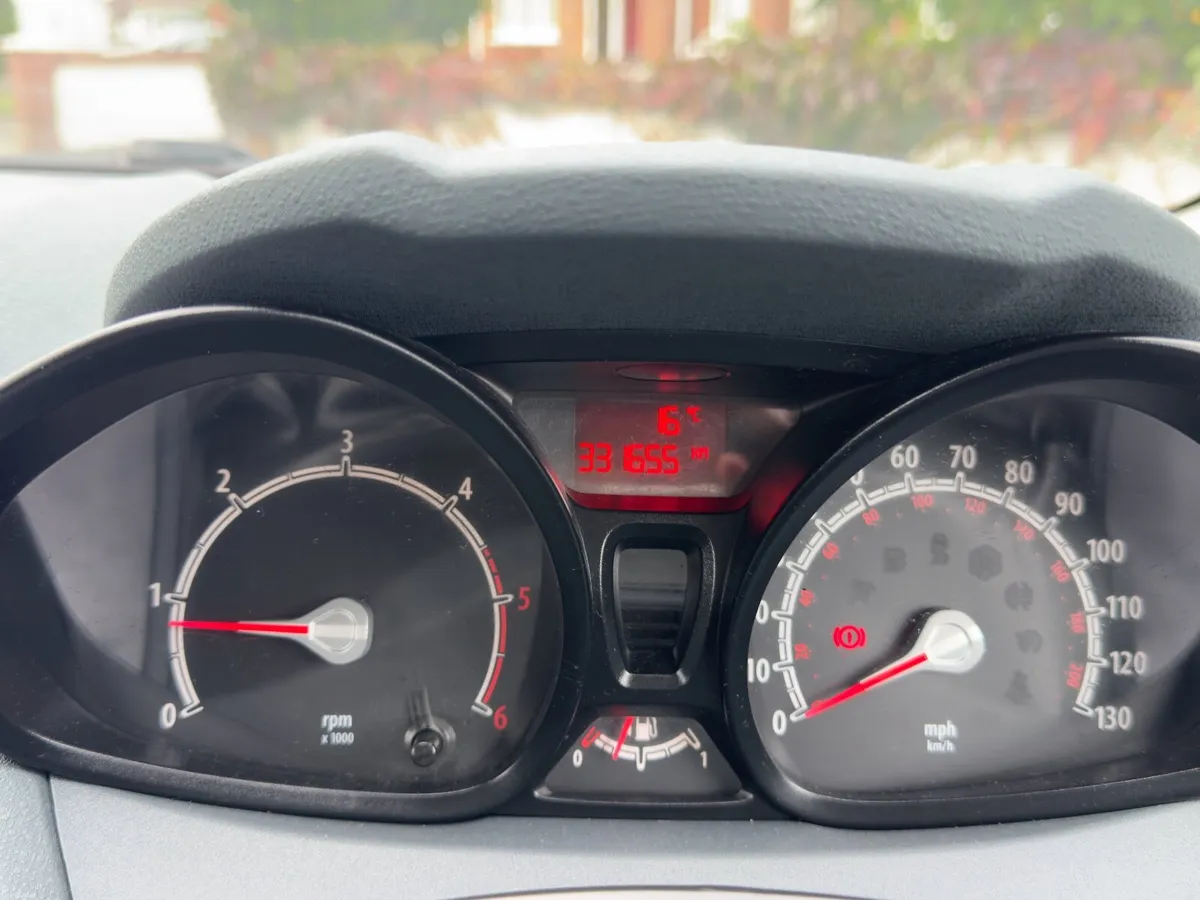 2010 Ford Fiesta 1.4 TDCi Edge - 3 Door, Black - Image 5