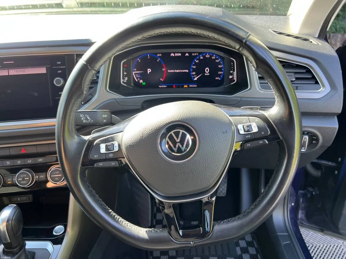 Volkswagen T-Roc DESIGN 2.0 TDI AUTO // APPLE CARP - Image 4