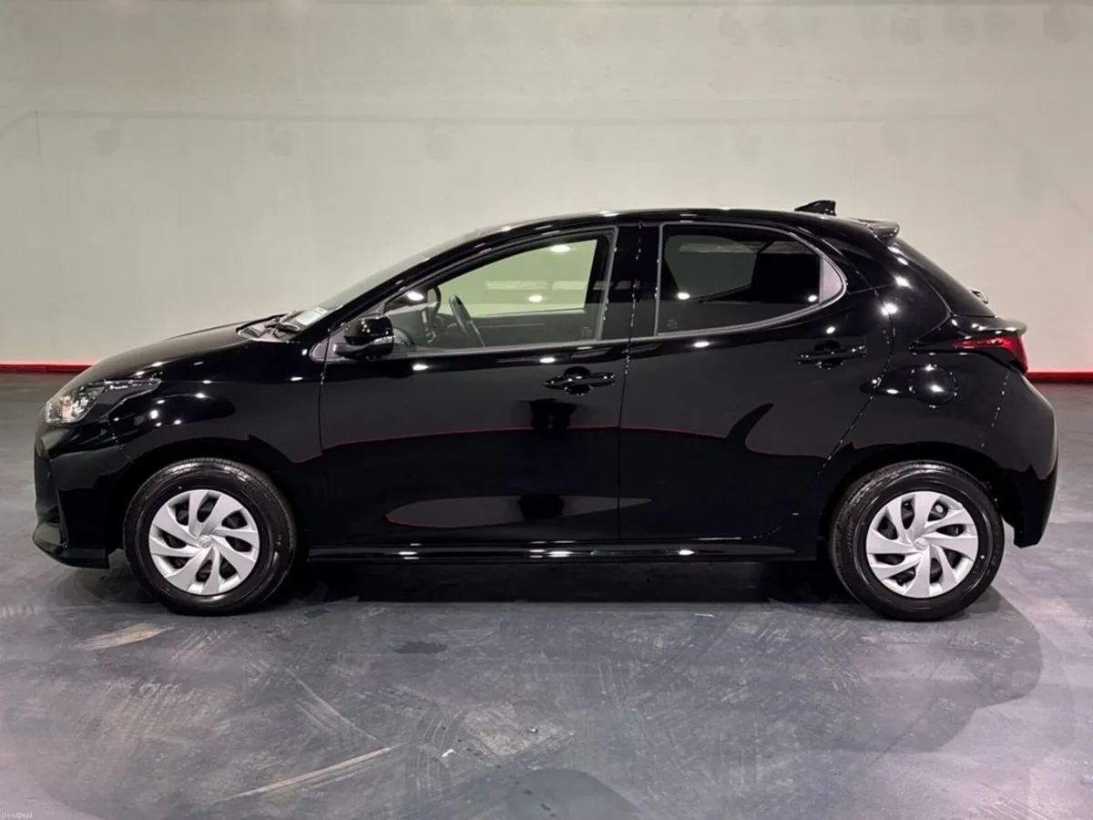 Toyota Yaris ONLY 50KM! 1.0L PETROL AUTOMATIC - RE - Image 6