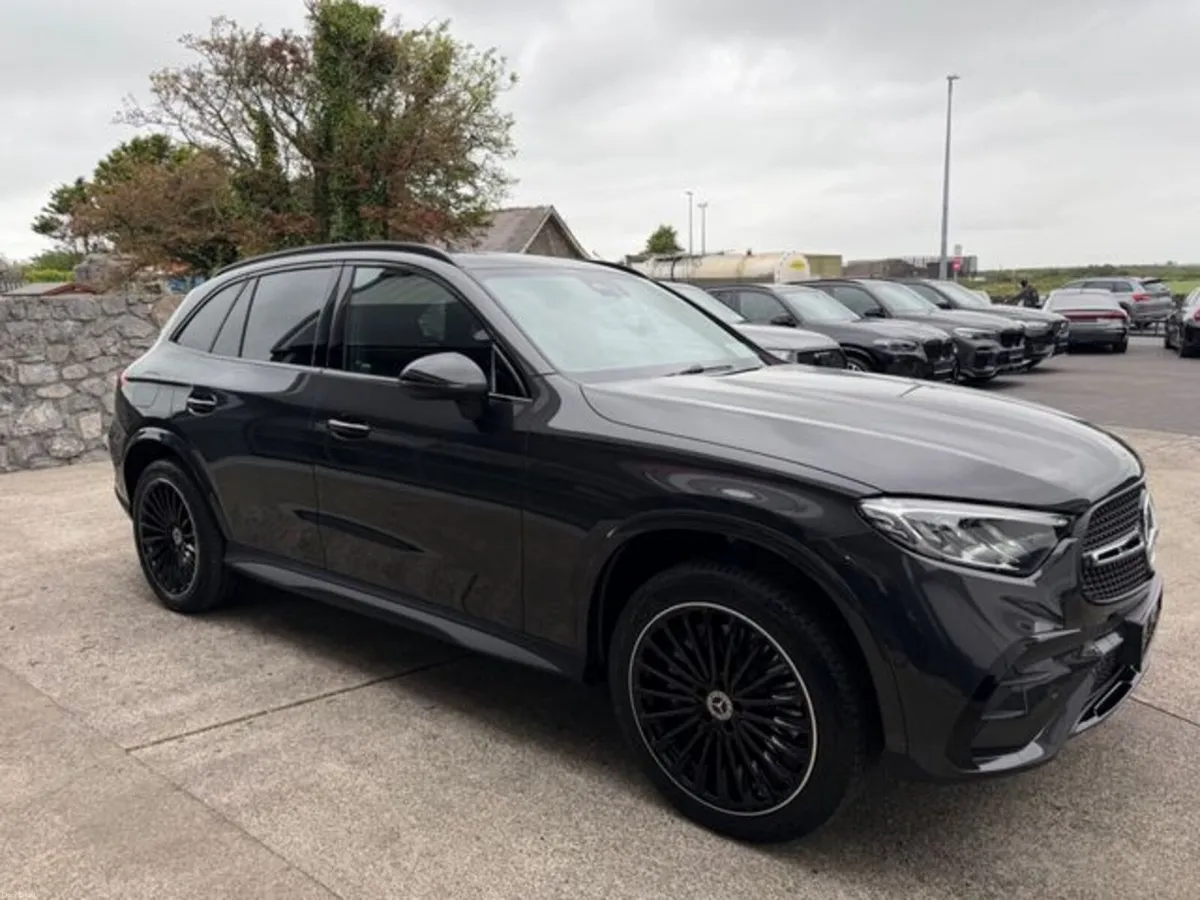 Mercedes-Benz GLC GLC 300 E 4MATIC URBAN EDITION - Image 5
