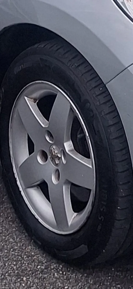 Car - Image 3