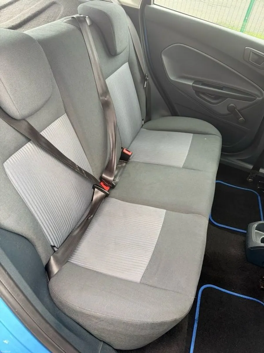 2011 Ford Fiesta - Image 6