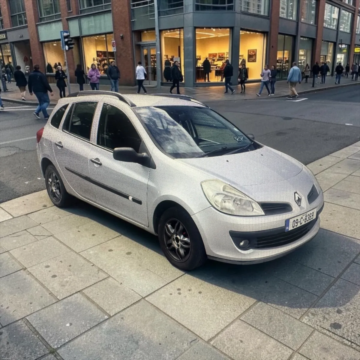 2009 Renault Clio 1.2 16V Petrol  ROYALE - Image 1