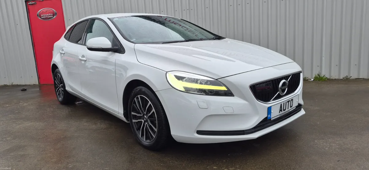 volvo v40 automatic r-design 1.5 petrol low kms - Image 3