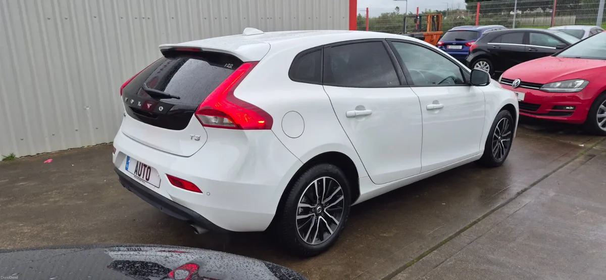 volvo v40 automatic r-design 1.5 petrol low kms - Image 6