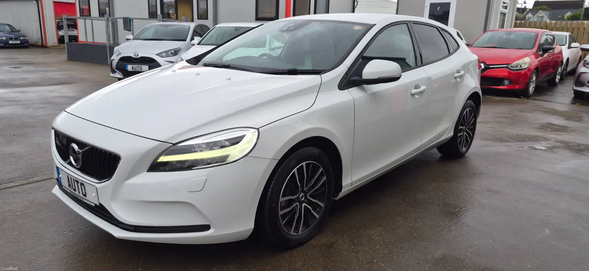 volvo v40 automatic r-design 1.5 petrol low kms - Image 5