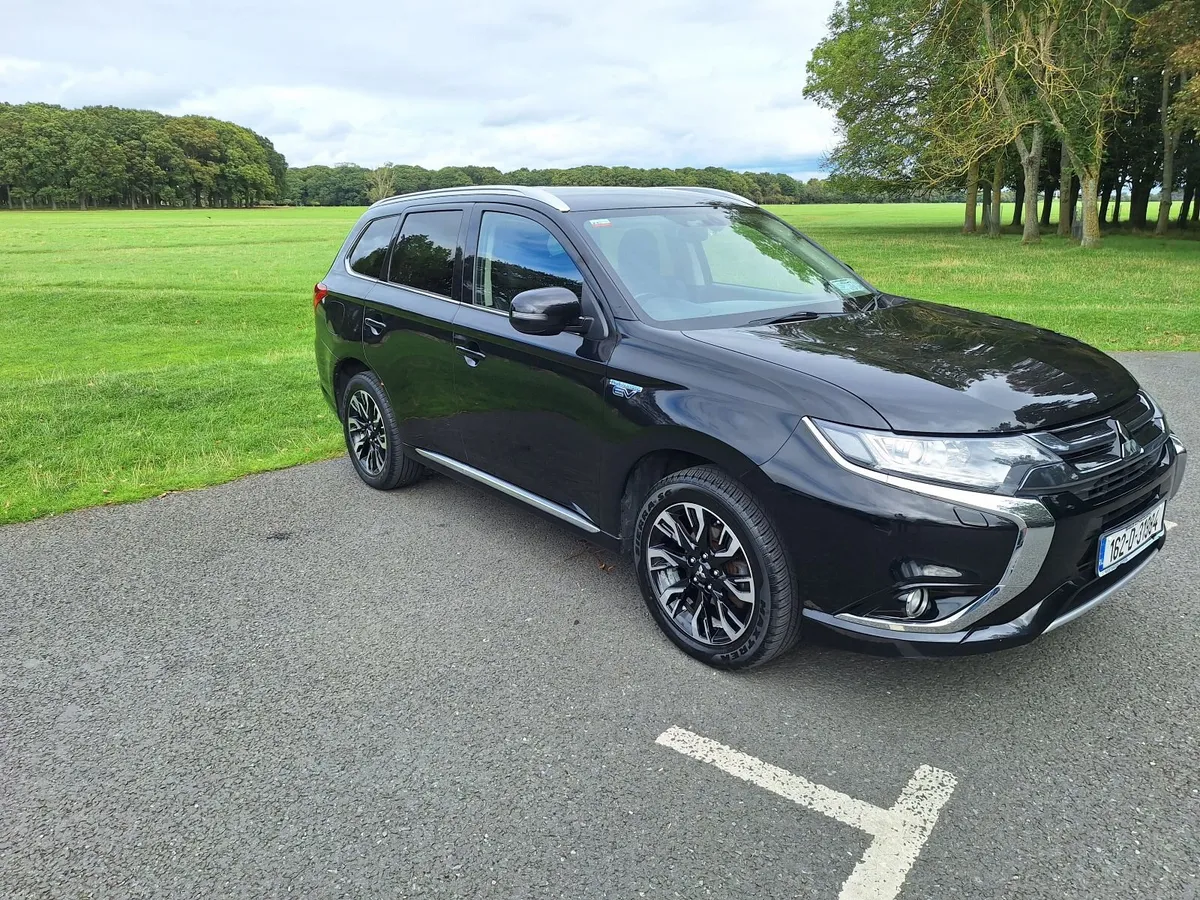 Mitsubishi Outlander 2016 PHEV - Image 1