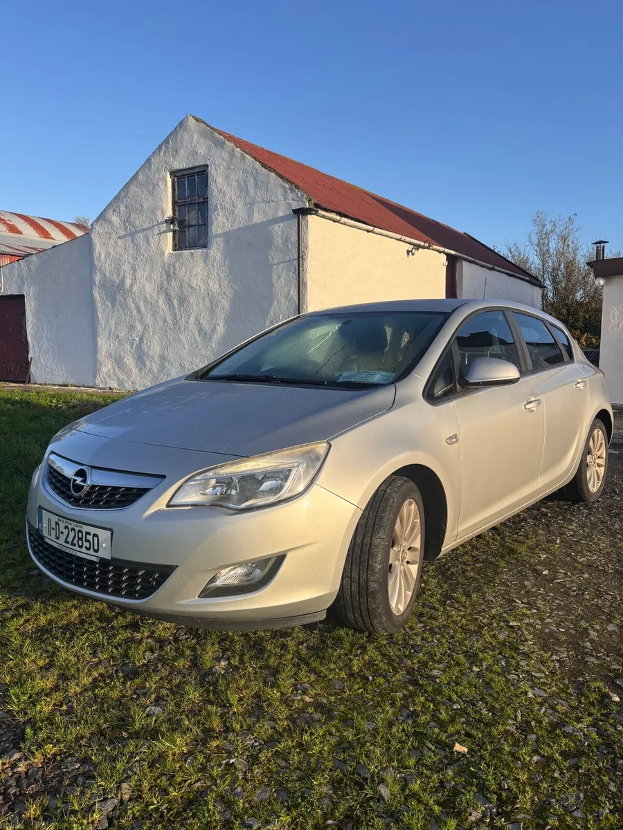 Opel Astra 2011 - Image 4