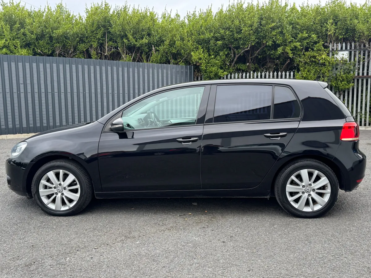 Volkswagen Golf 2013 Automatic 1.4 Petrol low km - Image 5